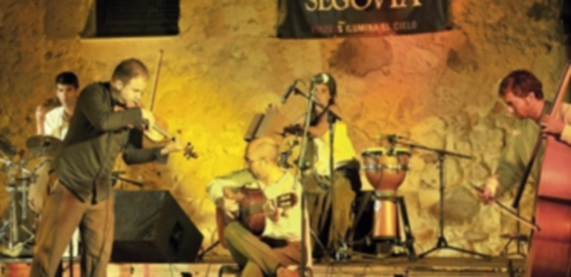 Carrión Folk durante una de las actuaciones en el festival Folk Segovia. / Kamarero