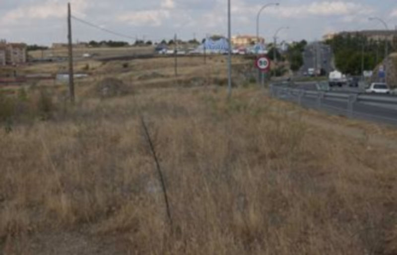 El pleno aceptó la semana pasada una moción del PP referida a la parcela junto a Baterías. / JUAN MARTÍN