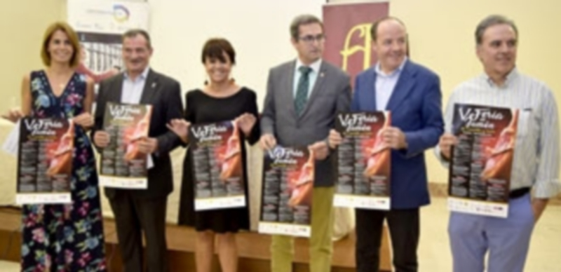 La Avenida del Acueducto huele a jamón 1 Las autoridades presentaron ayer la quinta edición de la feria en la nueva sede de Prodestur. / MARTA HERRERO