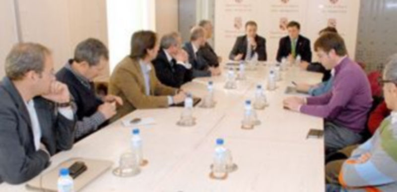 Un momento de la reunión celebrada en las instalaciones de la Diputación provincial ayer por la mañana. / El Adelantado