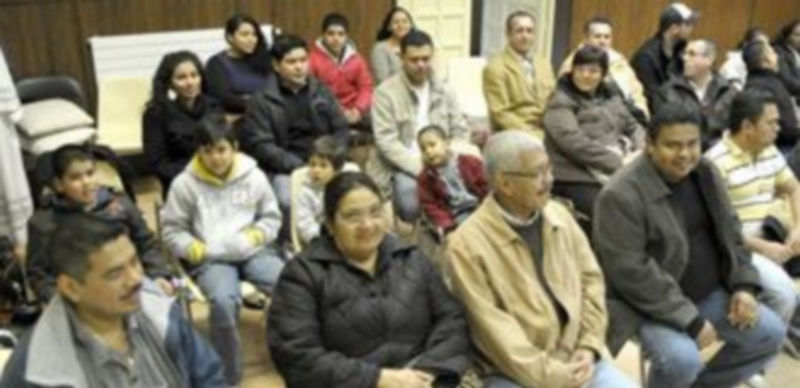 Un momento de la asamblea celebrada ayer en la parroquia de San Millán. / Alberto Benavente