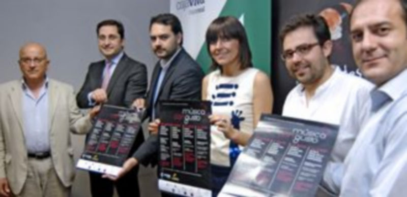 Organizadores y participantes en el ciclo musical