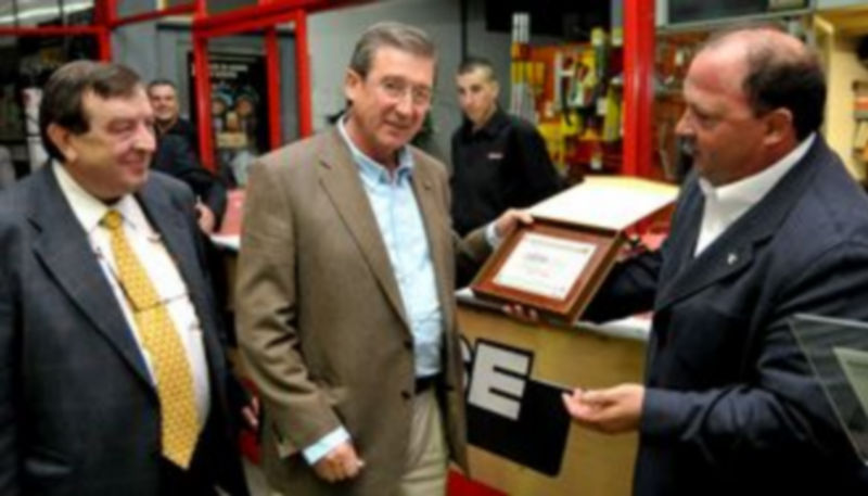 Juan Antonio Tapia (centro)