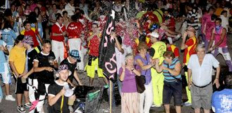 El programa de fiestas del año pasado contó con una gran participación de los vecinos del barrio. / Juan Martín