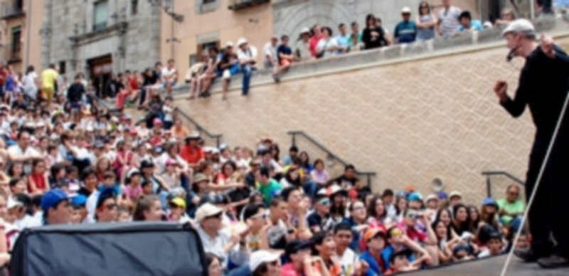 La Plaza de San Martín ha sido uno de los escenarios preferidos de los espectadores de Titirimundi./ El Adelantado