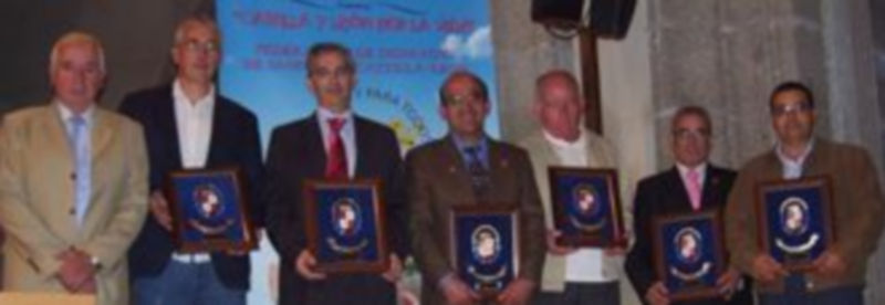 Fotografía de familia de los segovianos distinguidos durante el acto desarrollado en Ávila. / El Adelantado