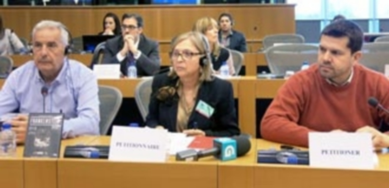Los portavoces de la Plataforma Víctimas Alvia 04155 esta semana en la Comisión de Peticiones de la Eurocámara. / EFE