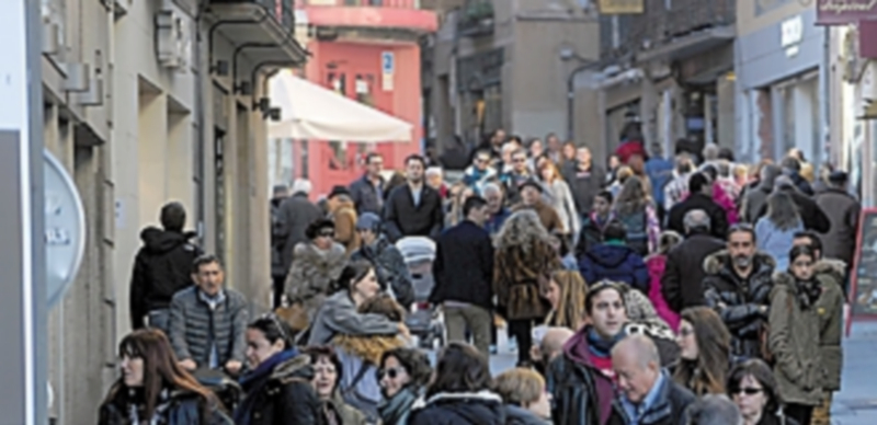 En Segovia hay cerca de 9.000 personas en paro y sólo la mitad percibe algún tipo de ayuda por desempleo. / KAMARERO