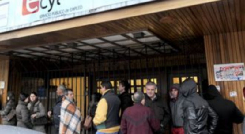 Durante los últimos meses las largas colas junto a las oficinas de empleo de la provincia han sido habituales./Kamarero