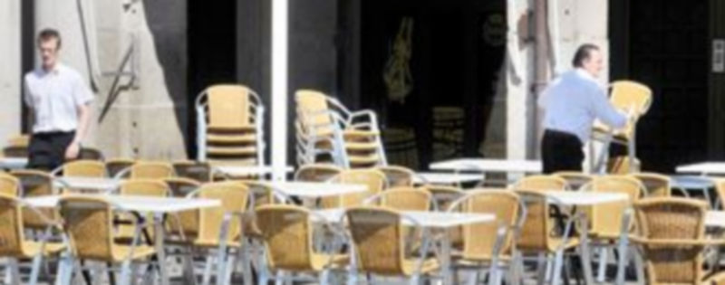 La llegada de los turistas en verano favorece al sector servicios