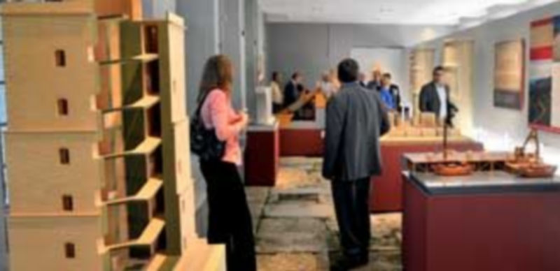 La exposición está diseñada en base a cinco grandes áreas temáticas sobre la ingeniería de la Antigua Roma. / Kamarero