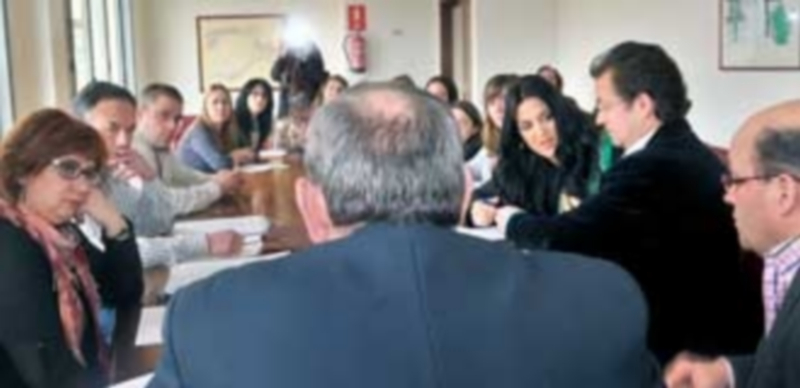 Los participantes en la reunión celebrada ayer en Educación han destacado el ambiente de diálogo que se generó. / Kamarero