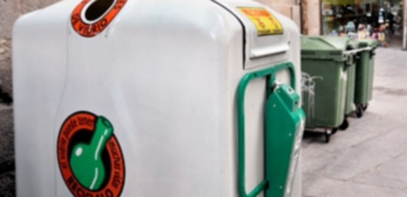 Los segovianos cuentan con numerosos contenedores de reciclaje de vidrio en la ciudad y la provincia. / Kamarero