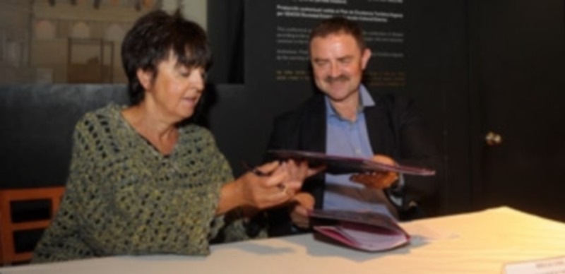 La concejala Claudia de Santos y el director general de la Comunidad Judía de Madrid