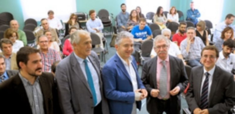 Arozamena y Concepción junto a los organizadores del coloquio celebrado en el salón de actos de la FES. / kamarero