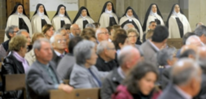 La compañía Lazarillo de Tormes representó ‘Teresa, la jardinera de la luz’ 1 Un momento de la representación en la iglesia del Seminario