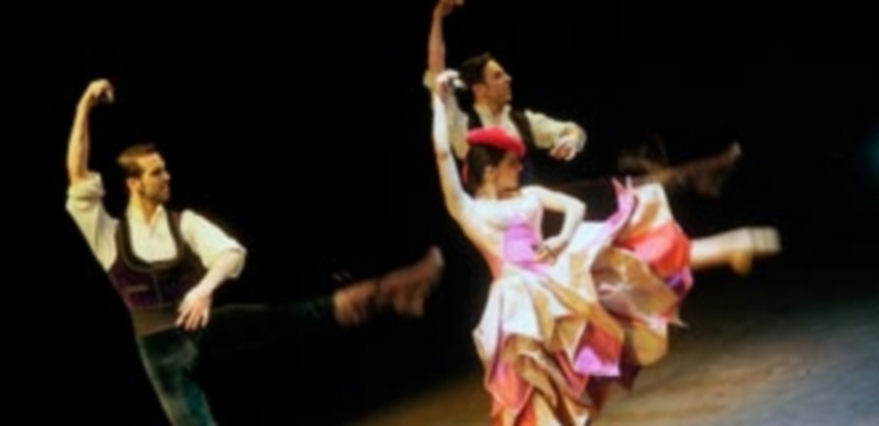 Una de las escenas interpretadas por los bailarines de la Compañía de Aída Gómez el sábado a las 19 horas. / Kamarero