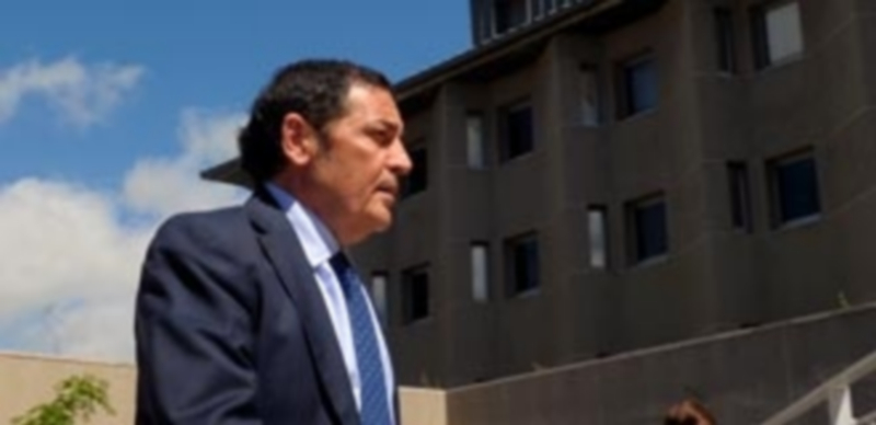 El consejero Sáez Aguado en una visita al Hospital General. / Kamarero