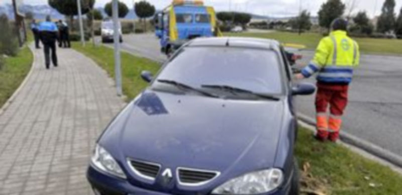 El coche se subió a la acera sin ninguna causa aparente