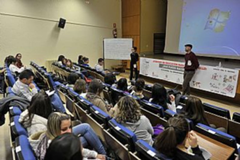 Regalar en Navidad... un sueño 1 Jornadas de educación organizadas por “Amigos de Futuro Vivo” el pasado mes de marzo. / Kamarero