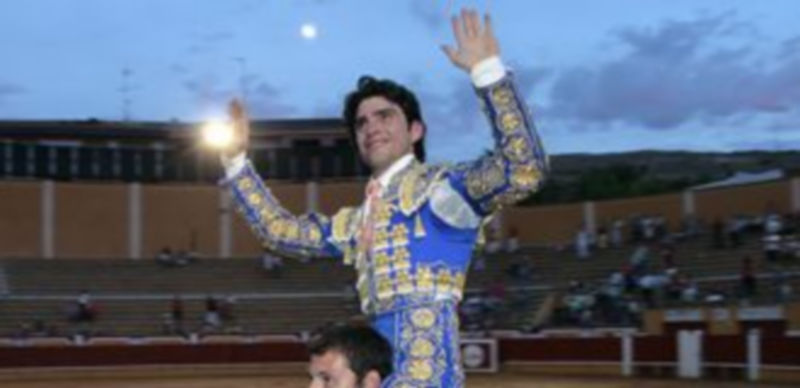 El Mani torea en Carbonero el Mayor y Riaza. / Lara Mazagatos