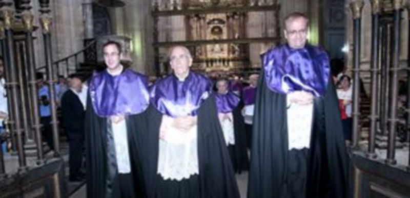 El cabildo de la Catedral acogió ayer a tres nuevos canónigos 1 Rafael de Arcos