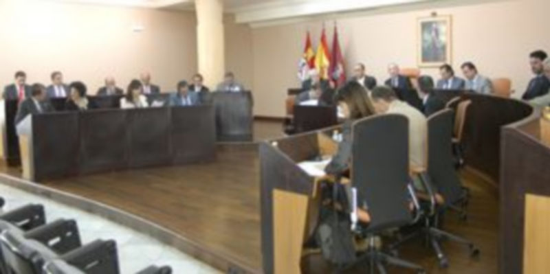 Imagen de la corporación provincial durante la sesión de pleno celebrada ayer./Leandro Valdez