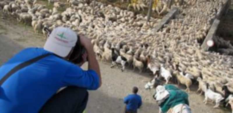 Raquel Casas junto con Los Churreros de Aliste