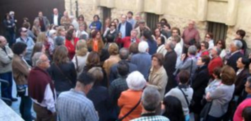Los visitantes hicieron recorrido por lugares singulares de la Judería segoviana. / El Adelantado
