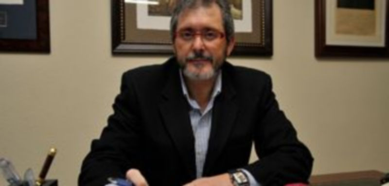 «La población debe saber que hay acciones sanitarias que no sirven para nada» 1 Juan Manuel Garrote en la sede del Colegio de Médicos. / Alberto Benavente