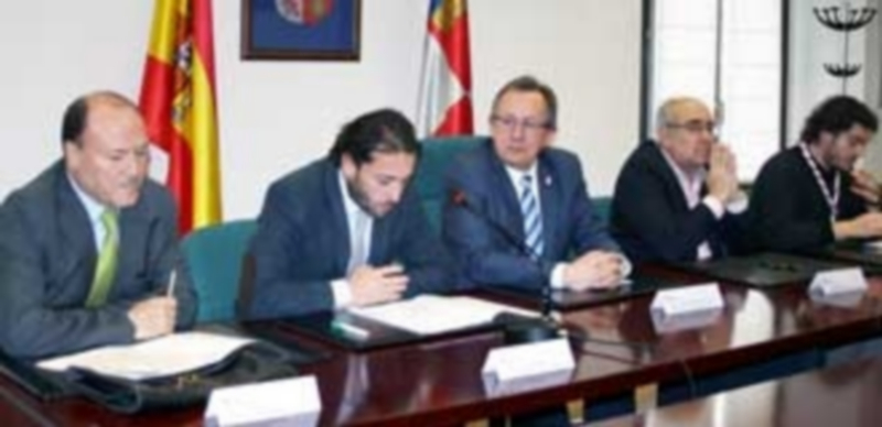 El director general del Instituto de la Juventud (2i.) presentó el programa formativo de la Consejería. / El Adelantado