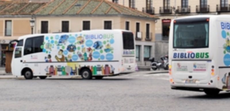 El trabajo premiado está dedicado a la labor que desde hace 25 años presta el servicio de bibliobús. / Kamarero