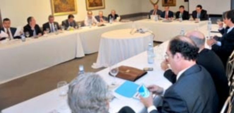 Ayer se reunió en La Floresta el Comité Ejecutivo del Consejo General de Dentistas. / Kamarero