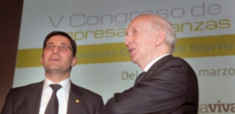 Leopoldo Abadía (derecha)