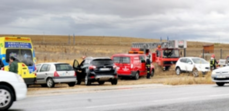 Imagen de los servicios de emergencia nada más conseguir rescatar al hombre y trasladarlo al Hospital. / Kamarero