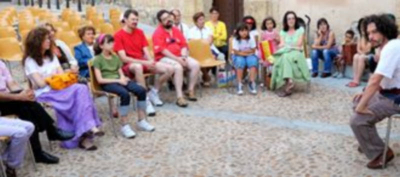 La iniciativa de Tamanka Teatro fue bien acogida por un público familiar. / Kamarero