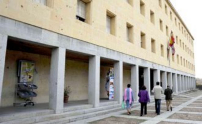 Fachada de la Escuela Universitaria de Magisterio. / Kamarero