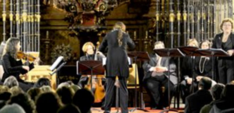 La capilla del Santísimo albergó el concierto de música de Capilla. / Kamarero.