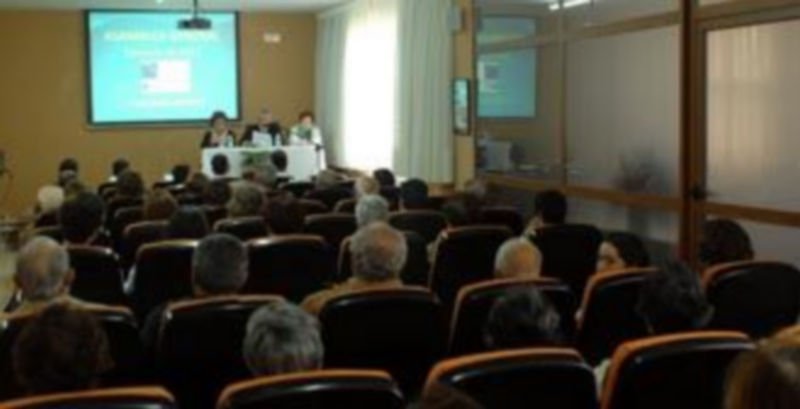 Un momento de la asamblea celebrada ayer en la sede residencial. / M. Galindo