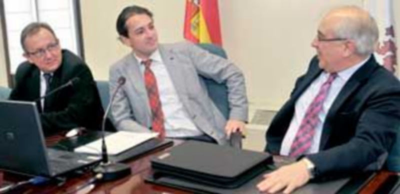 Jóvenes conectados con la Junta 1 El director general del Instituto de la Juventud