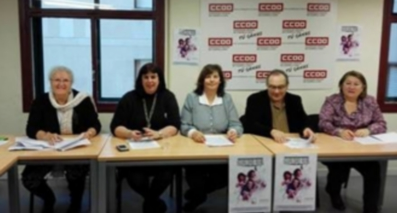 Varios representantes de CCOO durante la presentación del manifiesto. / E.A.