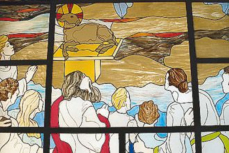 Las vidrieras muestran con todo esplendor algunos episodios bíblicos en los que se relatan hechos del Antiguo y el Nuevo Testamento. / M.G.