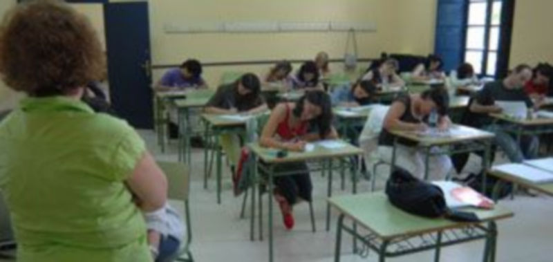 Imagen de los opositores realizando un examen en la convocatoria de 2009 en Segovia. / Juan Martín.