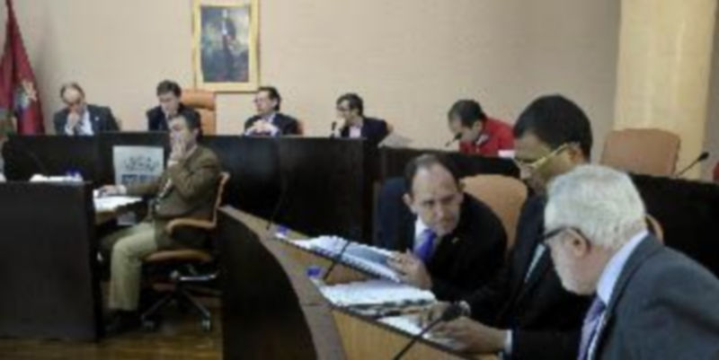 Un momento del pleno celebrado ayer en el Palacio de la Diputación Provincial
