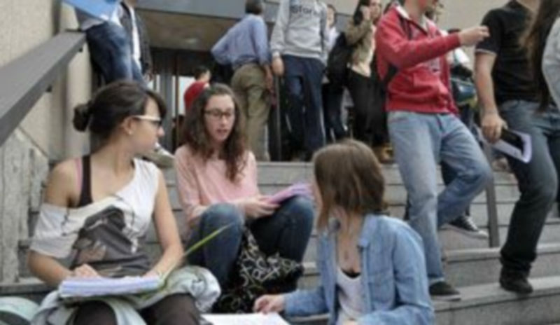 Un grupo de estudiantes de Bachillerato preparando los exámenes de acceso a la universidad. / Juan Martin