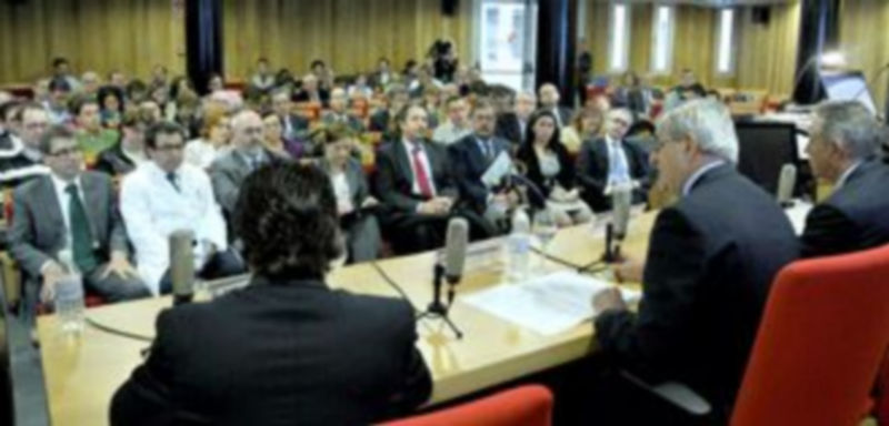 El consejero de Sanidad inauguró un congreso sobre atención de las enfermedades crónicas en el Hospital General./J.Martín