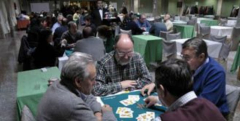 Las partidas comenzaron ayer a disputarse en los salones del Hotel Puerta de Segovia. /Juan Martín