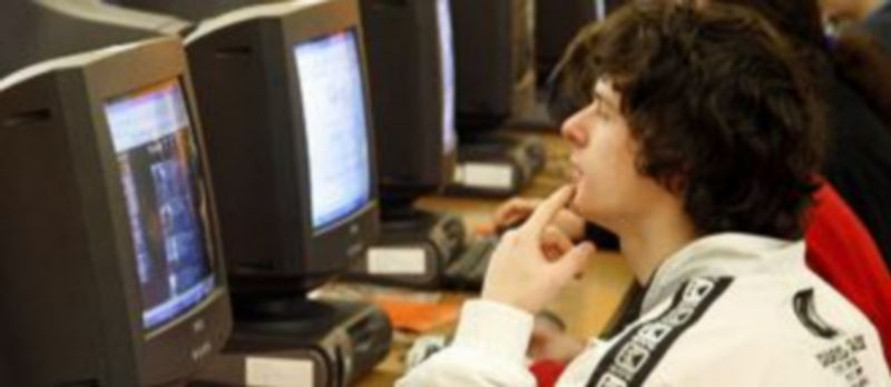 El uso sin control de las redes informáticas puede llevar a niños y jóvenes a informaciones falsas e inadecuadas./Ical