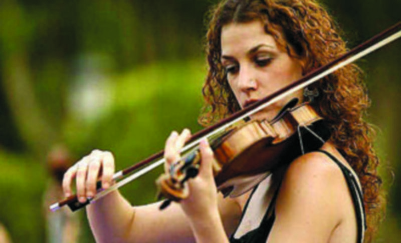 Beatriz Amezúa toca el violín barroco en esta formación. / EL ADELANTADO