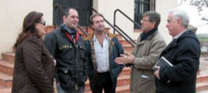 Un momento de la visita de Postigo al núcleo de Fuentemilanos. / El Adelantado